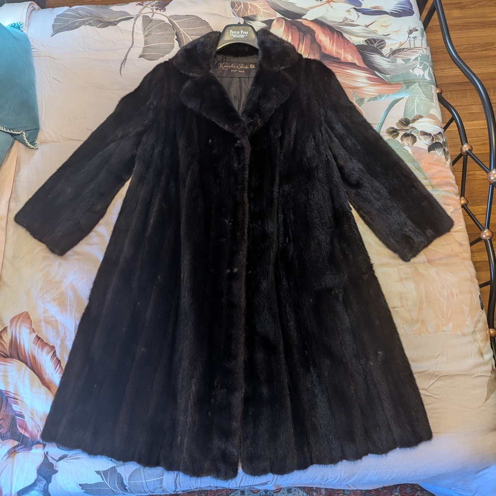 Luxurious Black Ranch Mink Fur Coat